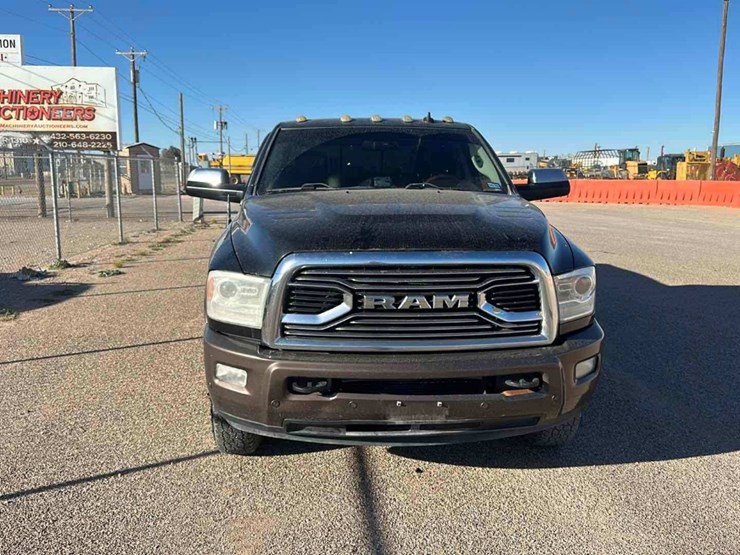 2017-dodge-ram-3500-image-2
