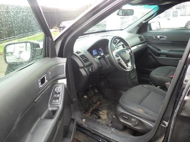 2015-ford-explorer-image-5