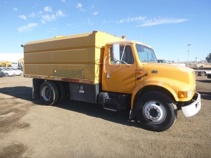 2001-international-4700-image-2