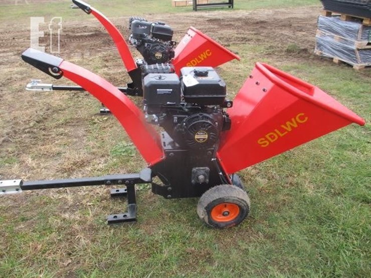 wood-chipper-wood-chipper-damage-on-fuel-tank-ne-image-3