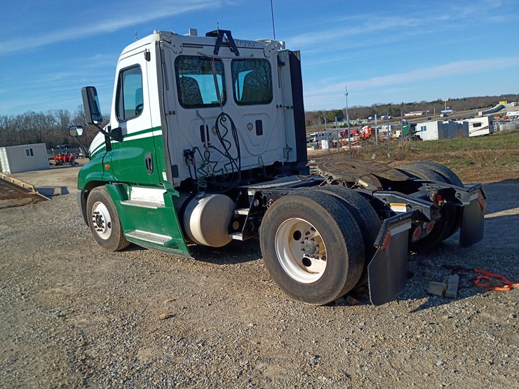freightliner-cascadia-125-image-5