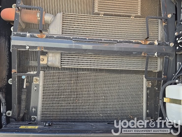 2021-case-cx210-lc-image-103