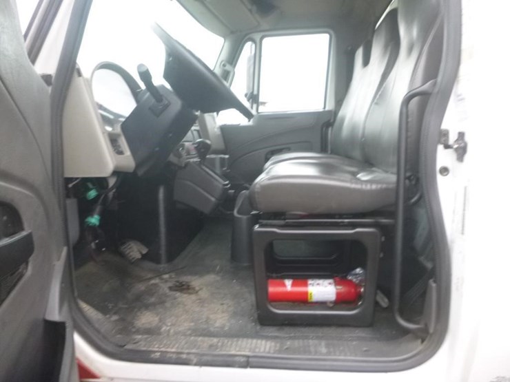 2019-international-durastar-4300-image-12