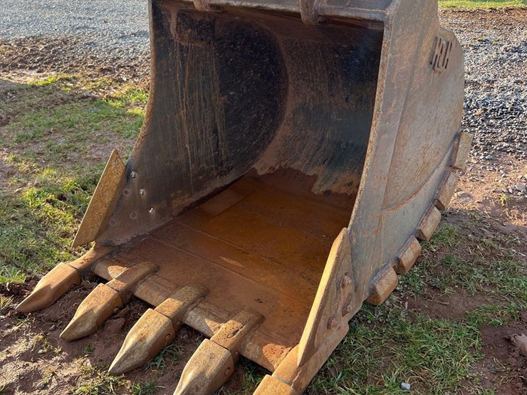 2005-john-deere-330cl-image-4