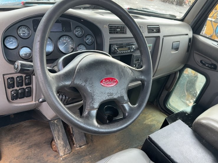 2012-peterbilt-337-image-26