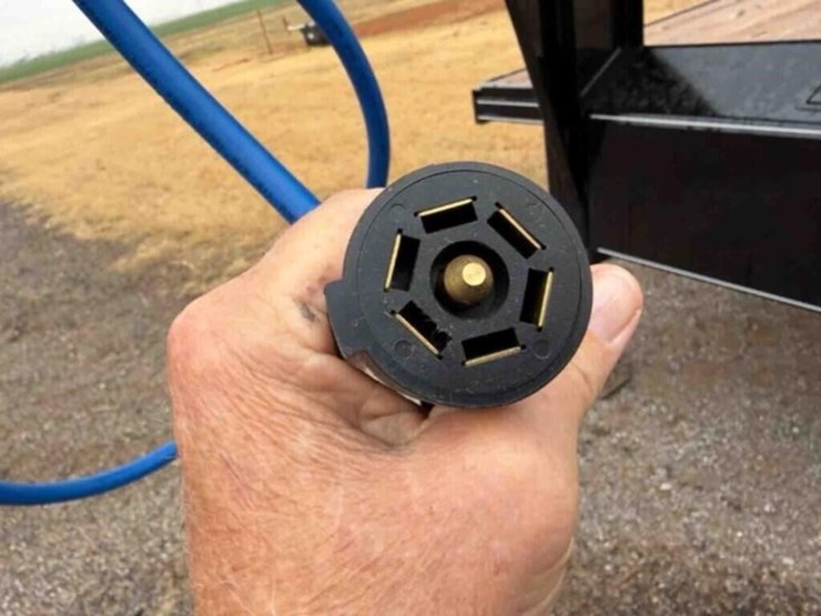 2022-titan-trailer-image-11