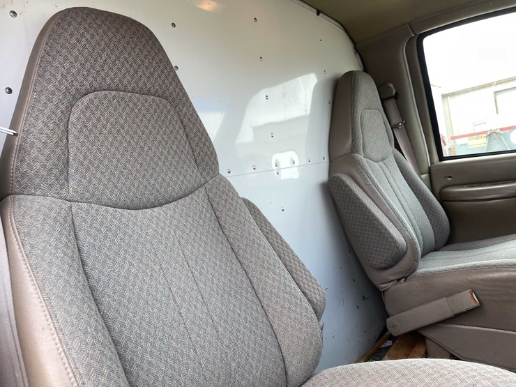 chevrolet-express-3500-image-76