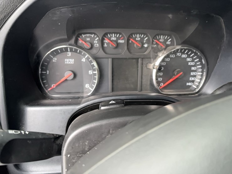 2017-chevrolet-2500hd-image-18