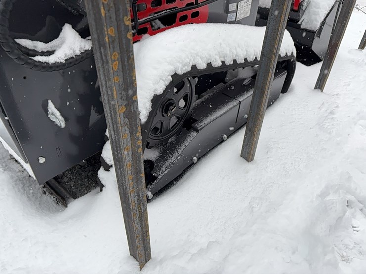 new-agt-ysrt14-mini-track-loader-image-3