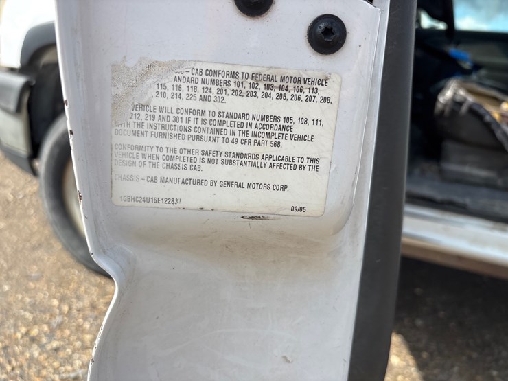 2006-chevrolet-2500hd-image-13