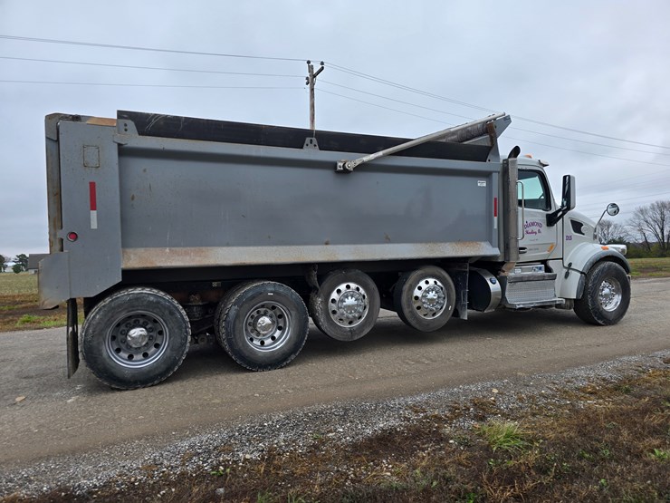 2020-peterbilt-567-image-35