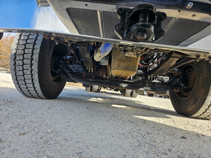 2009-peterbilt-365-image-58