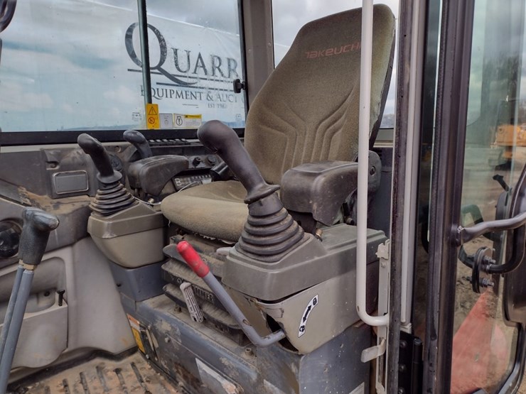 takeuchi-tb240-image-13