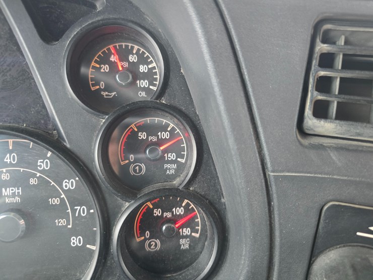 2020-peterbilt-567-image-179