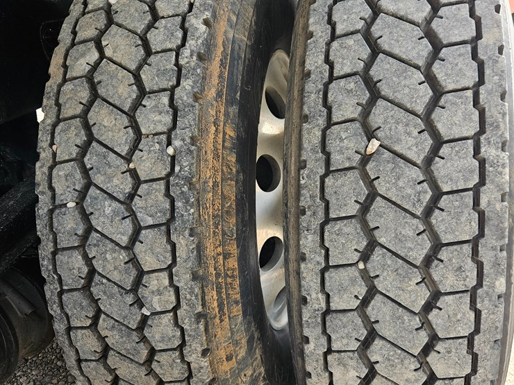 peterbilt-579-image-61