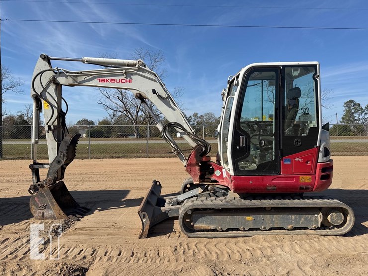 2020-takeuchi-tb260-image-1