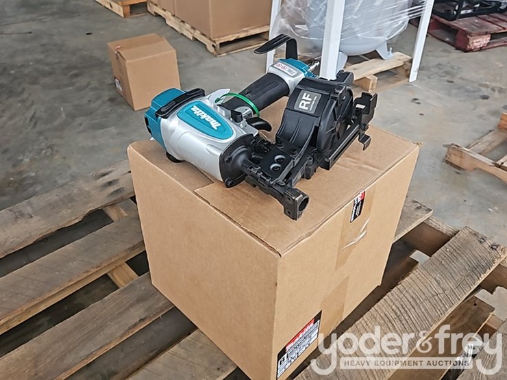 makita-an454-1-3/4"-roofing-coil-pheumatic-nailer,-reconditioned-image-4