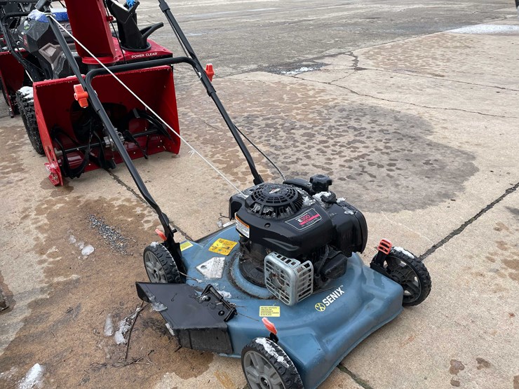 #6113-•-lawn-mower-(o3)-image-1