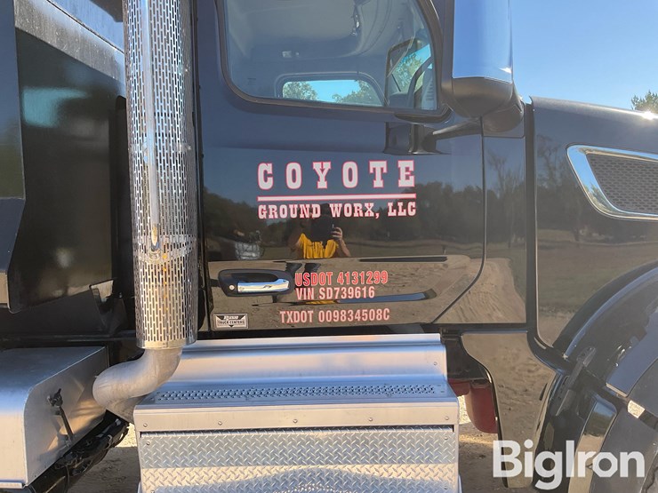 peterbilt-567-image-18