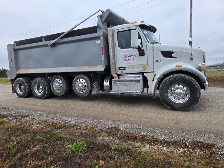 2020-peterbilt-567-image-43