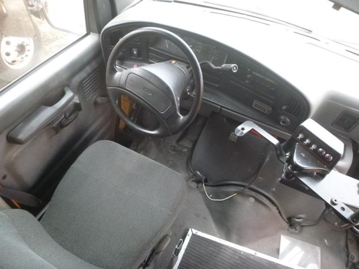 1995-ford-e350-image-16