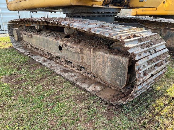 2005-john-deere-330cl-image-10