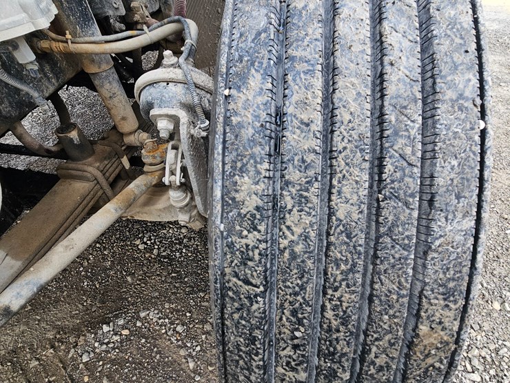 freightliner-columbia-112-image-58