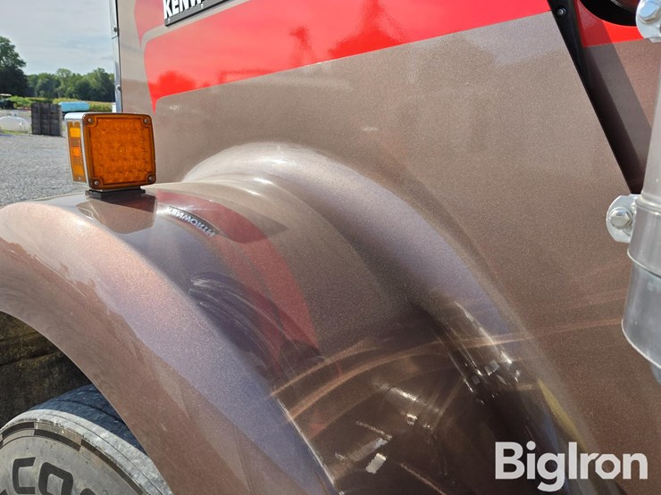 2013-kenworth-w900-image-18