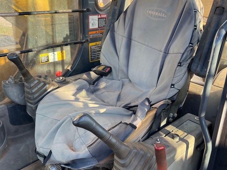 2005-john-deere-330cl-image-19