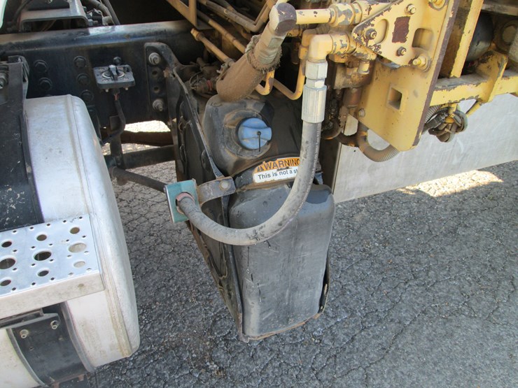 2016-freightliner-108sd-image-14