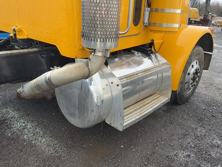 1997-peterbilt-379-image-7