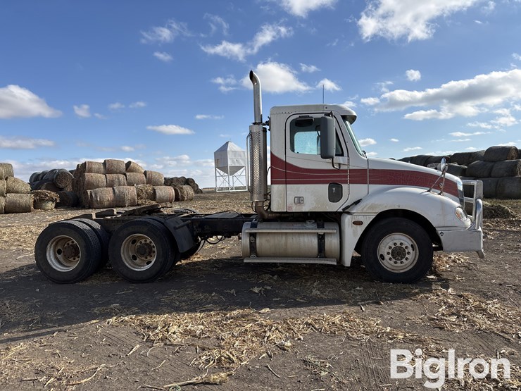 2005-freightliner-columbia-120-image-4