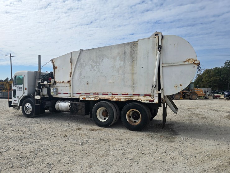 2003-peterbilt-320-image-12