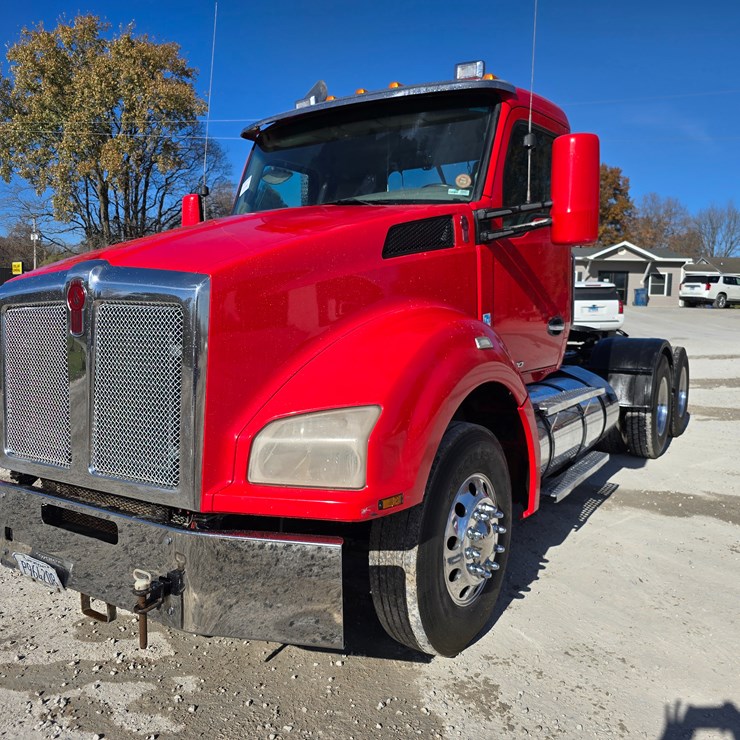 KENWORTH T880