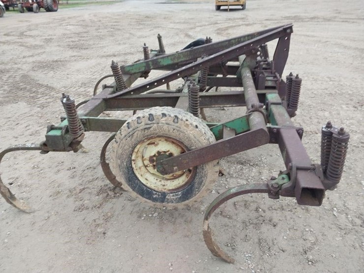 john-deere-12-image-4