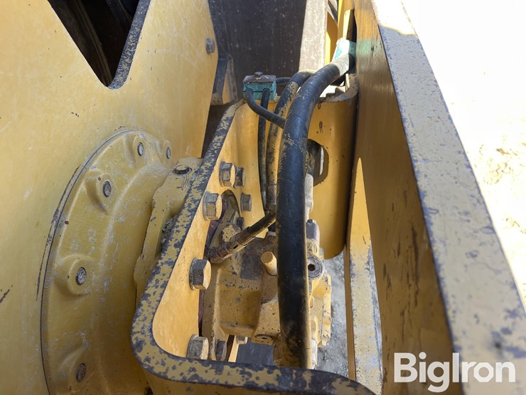 caterpillar-cs-563e-image-18