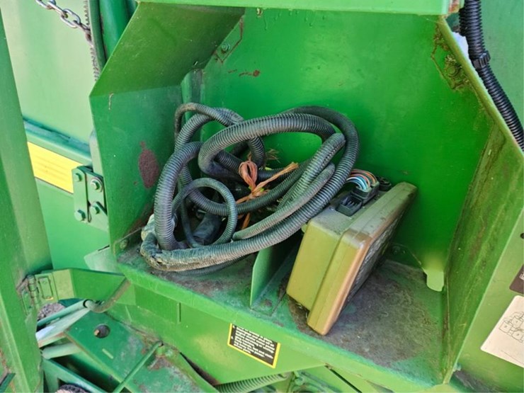 john-deere-566-image-32
