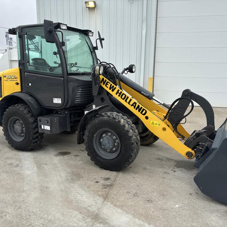 #122463 • 2023 NH W50C #FNHW50CSNJHP00463