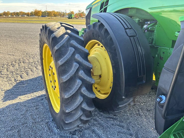 2014-john-deere-8295r-image-45