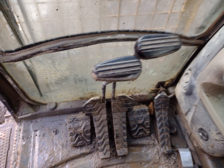 caterpillar-325d-image-8