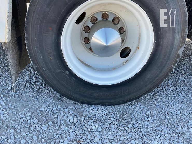 peterbilt-337-image-25