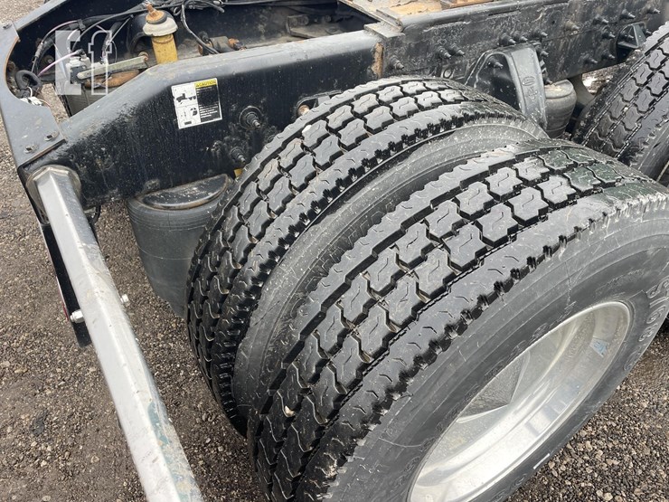 2009-peterbilt-386-image-30