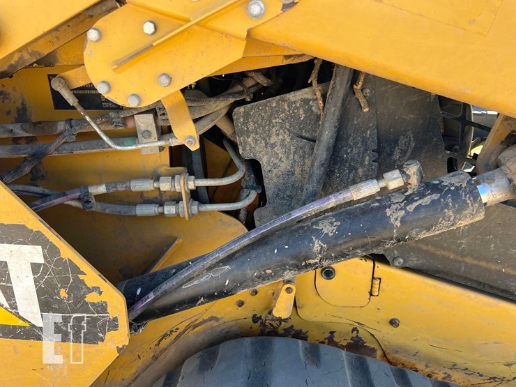 2016-caterpillar-259d-image-19
