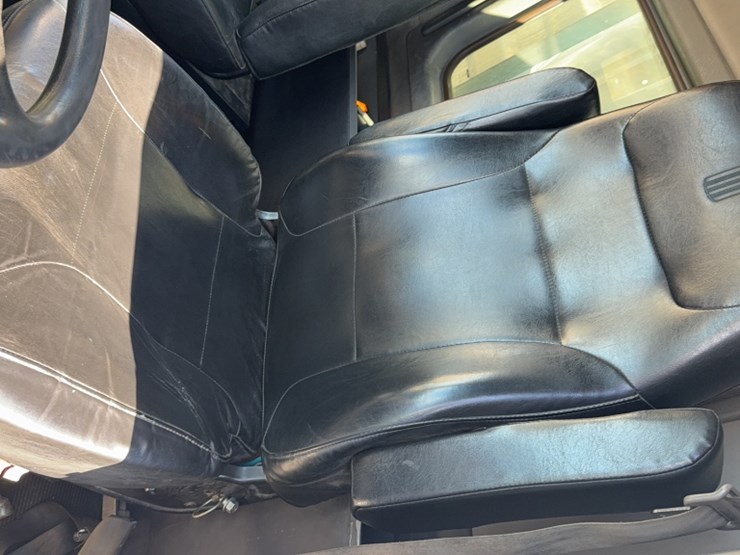 2013-kenworth-t800-image-15