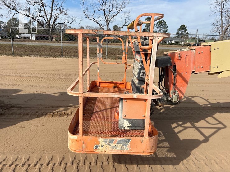 2018-jlg-600s-image-23