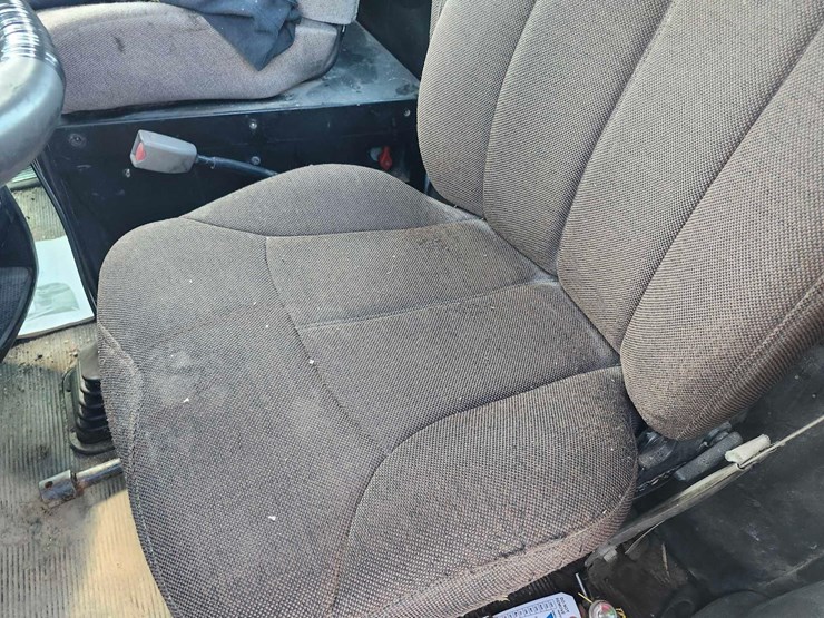 2011-kenworth-t800-image-22