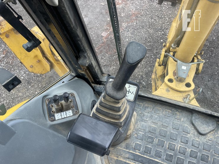 2007-komatsu-wb146-5-image-7