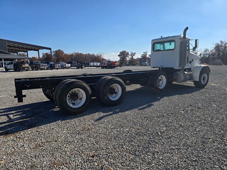 peterbilt-357-image-32