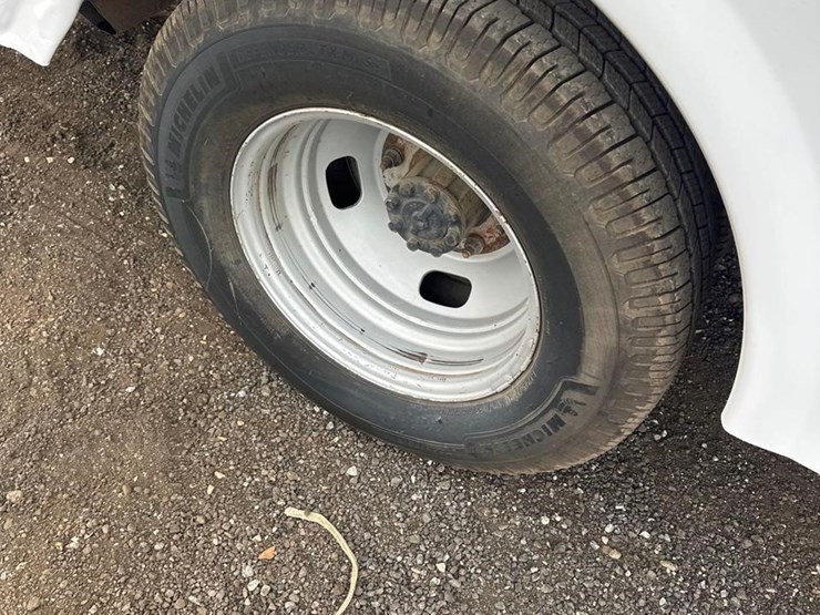 2017-ford-f350-xl-image-12