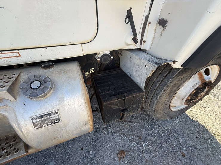 mack-r686st-image-79